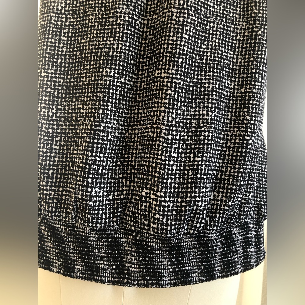 WhiteHouseBlackmarket short sleeve top. - Picture 9 of 14